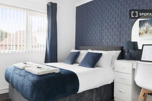 3-bedroom apartment for rent in Bells Lane, Nottingham - More