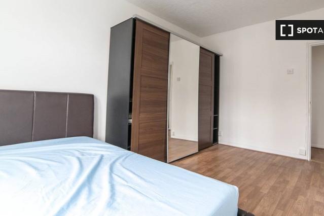 Room for rent in 3-Bedroom Apartment in Stockwell - More