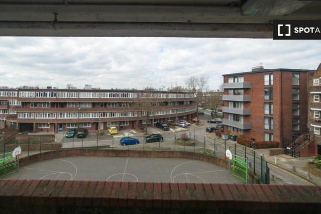 Room for rent in 3-Bedroom Apartment in Stockwell - View 2