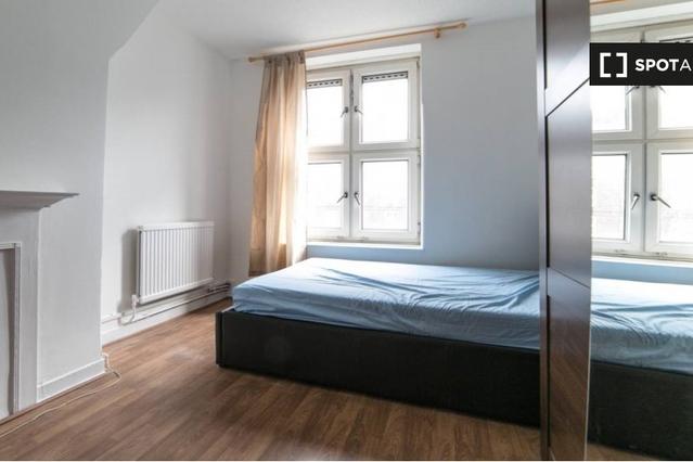 Room for rent in 3-Bedroom Apartment in Stockwell - View 5